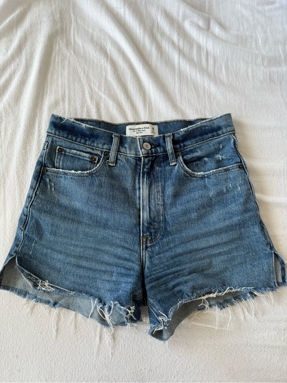 Abercrombie & Fitch Medium Wash 4” Mom Short High Rise